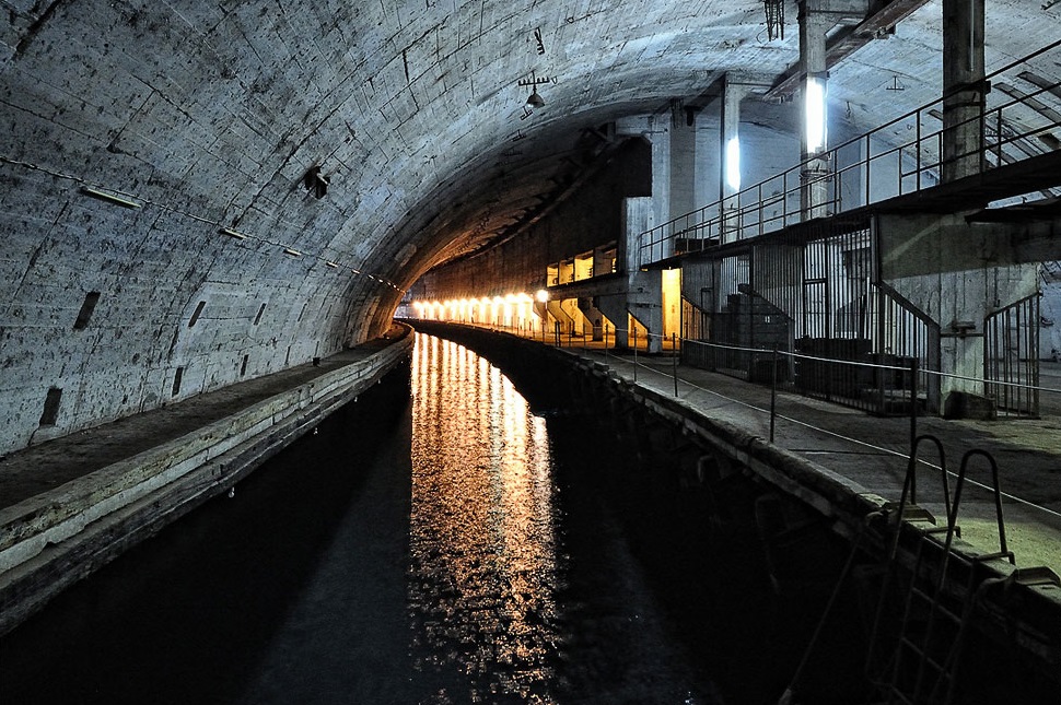 Tonnel for submarines